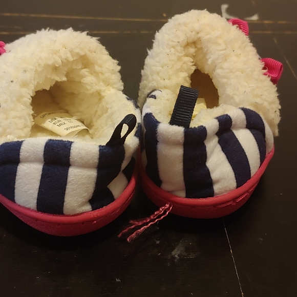 Brand new house shoes - Picture 4 of 4